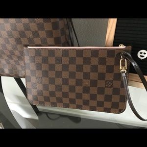 SOLD. Authentic Louis Vuitton Neverfull MM Pouch